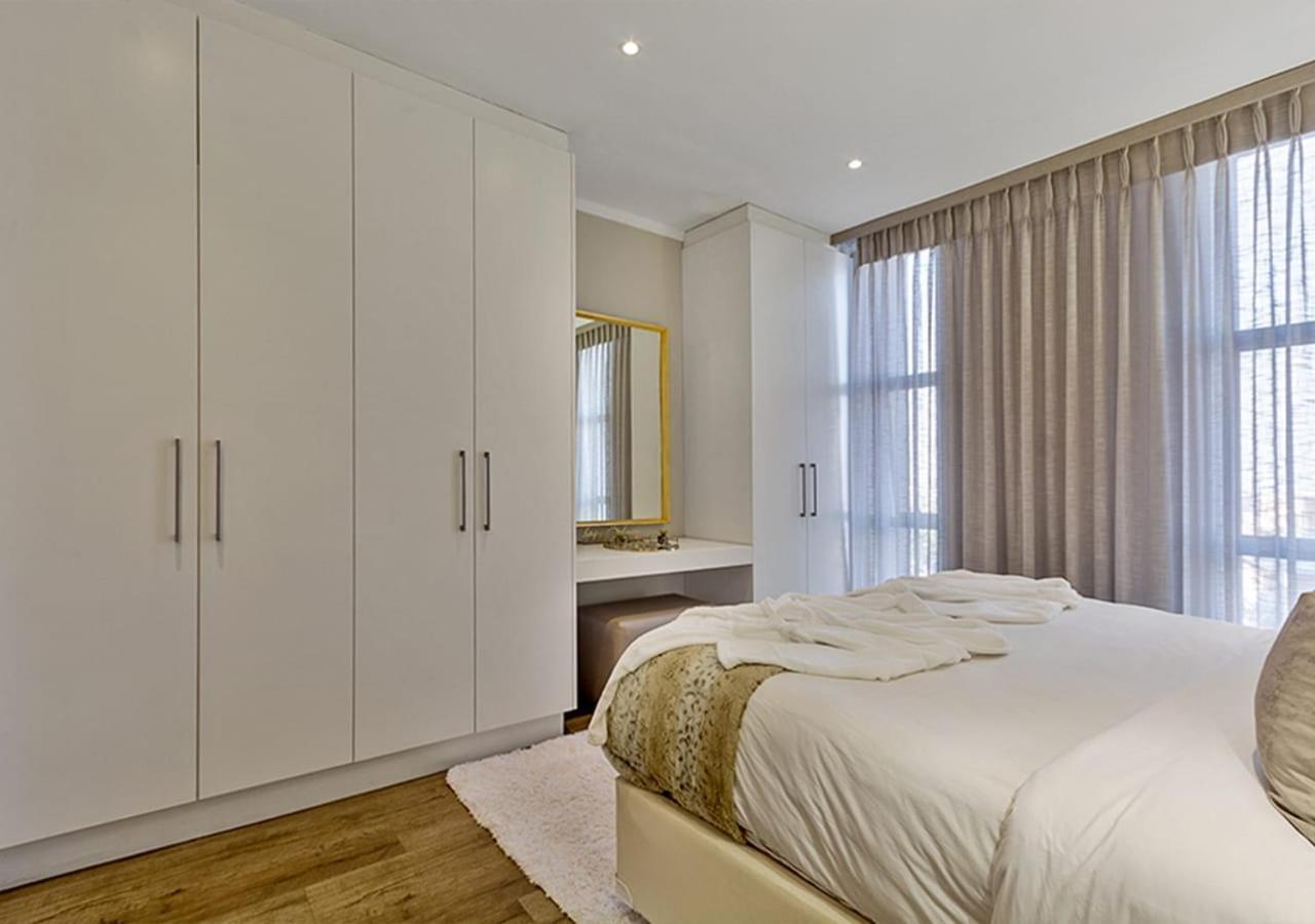 Masingita Towers Elegant Power & Water Backup Apartment *